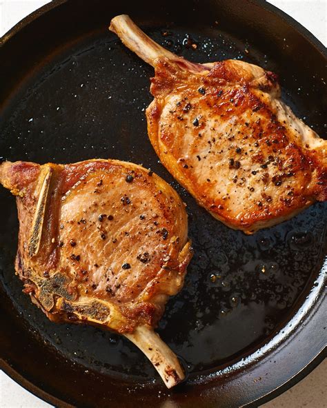 What temp should pork chops be cooked at in the oven?